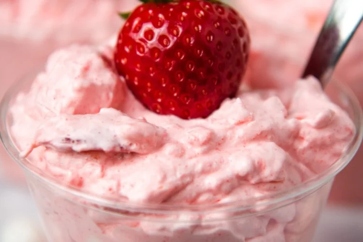 Keto strawberry fluff